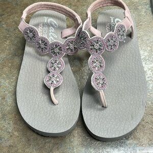 Cali from Sketchers Yoga Foam Sandals
